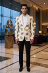 Bestickter Slim-Fit Blazer mit Schalkragen Elfenbein