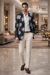 Blazer negro solapa de muesca bordado
