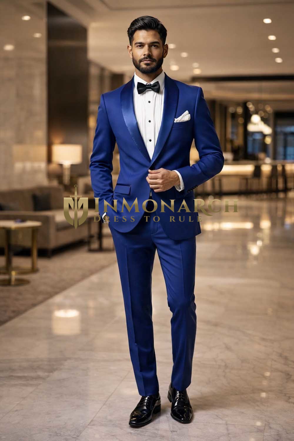 royalblauer Smoking mit Schalkragen