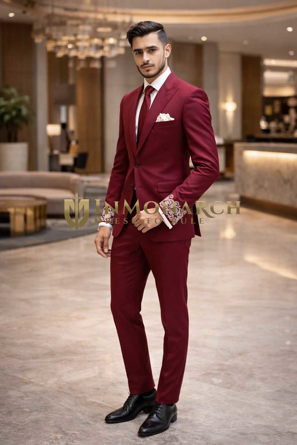 Costume mariage vin rouge broderie blanche