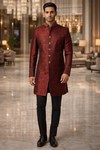 Costume indo occidental rouge foncé brodé