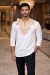 Eleganter Kurta mit V-Ausschnitt