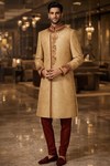 Costume mariage beige brodé homme