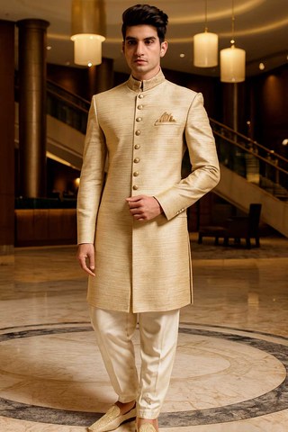 Traje beige bordado recepción