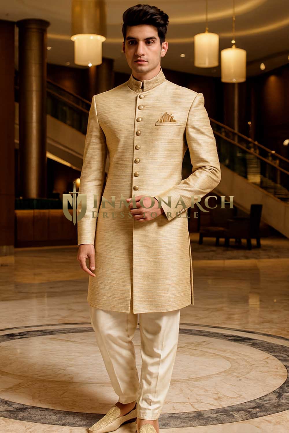 Traje beige bordado recepción