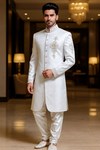 Traje indowestern blanco bordado hombre