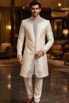 Traje de boda crema bordado hombre