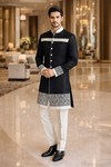 Elegantes Design in Schwarz und Weiß Indo westlich