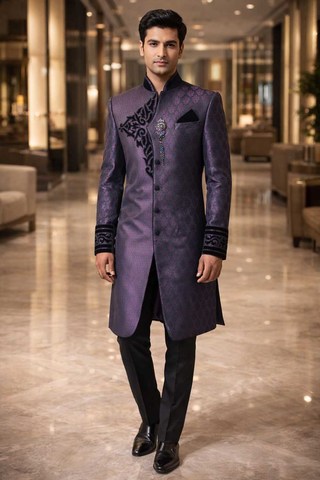 Traje indo occidental morado con apliques negros