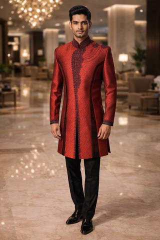 Traje indo occidental rojo bordado hombre