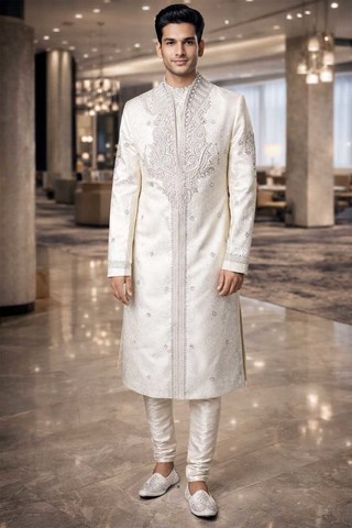 Traje indo occidental cuello alto bordado