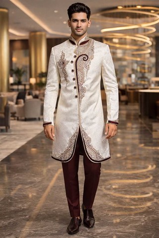Traje indo occidental crema con detalles burdeos