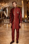 Roter Indo-Western Hochzeitsanzug