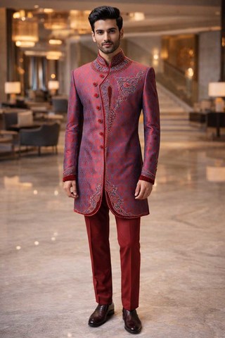 Sherwani indo occidental púrpura crema