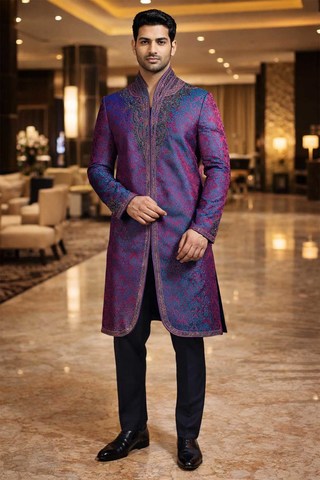 Traje indo occidental morado cuello alto bordado