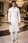 Weißer Kurta Pyjama mit Silberstickerei und Cutwork