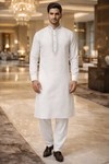 Weißer Kurta Pyjama Nehru-Kragen mit Silberstickerei
