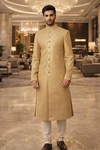 Sherwani doré luxueux col Nehru