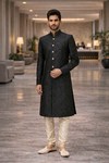 Sherwani mariage gris floral crème