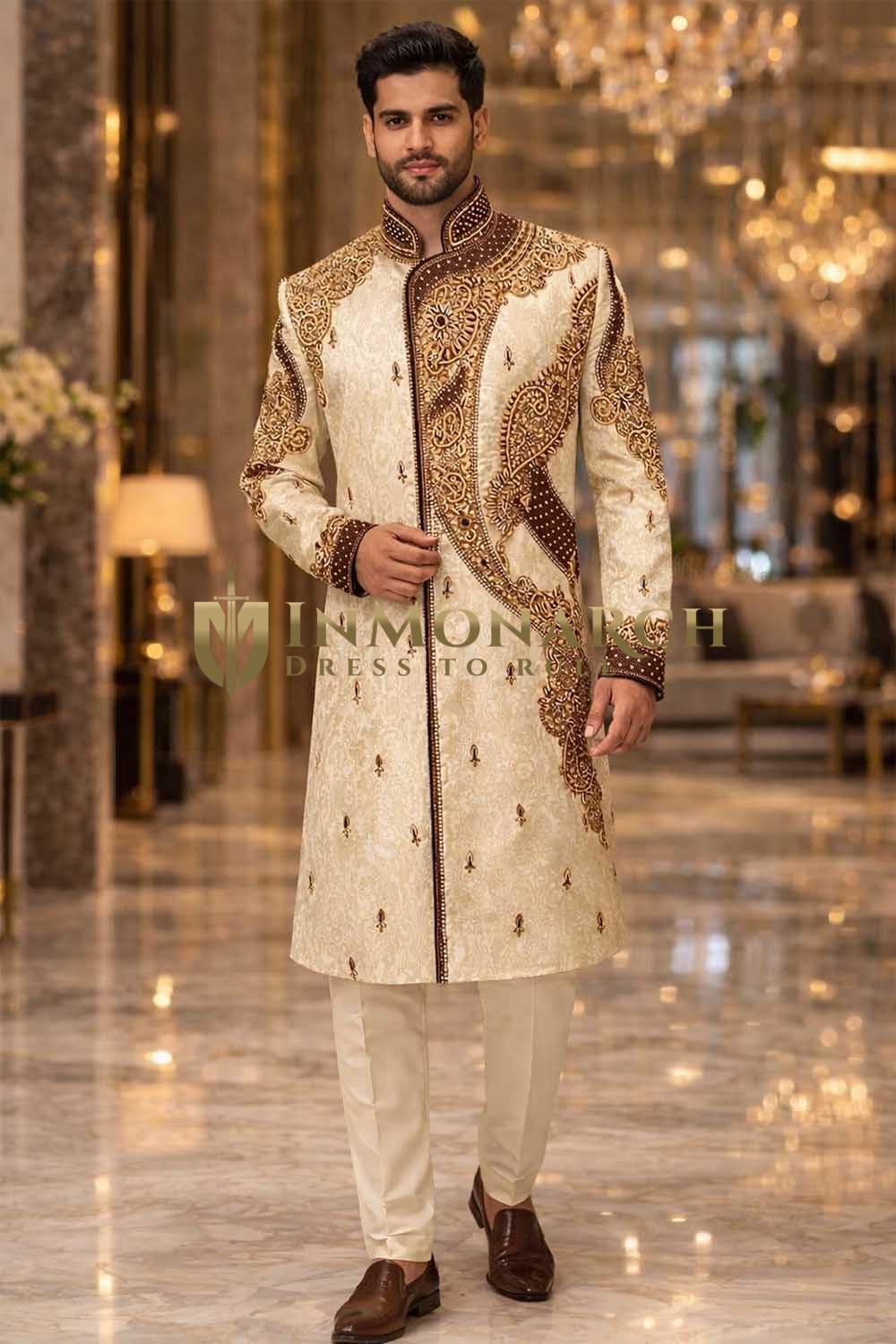Sherwani beige brocart brodé doré