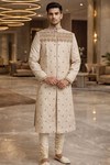 魅力的な刺繍隠しボタン婚礼シェルワーニ
