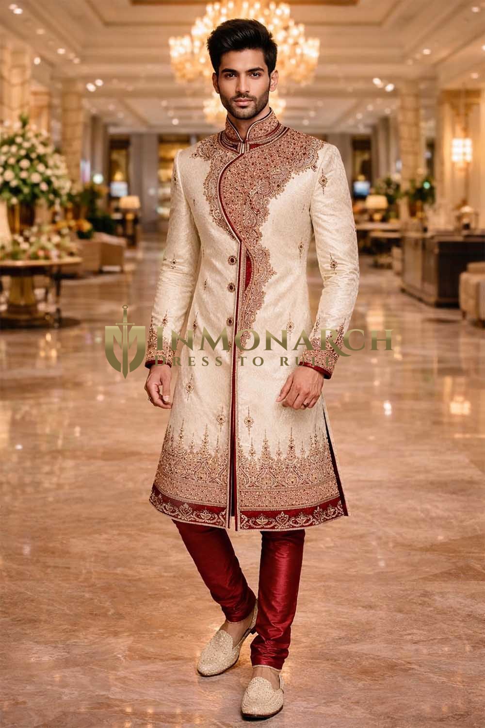 Attraktiver Bräutigam Sherwani Beige Bordeaux