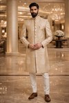 Sherwani indo-occidental beige brodé avec pantalon