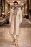 Sherwani de boda diseño real beige