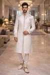 Sherwani clásico blanco con bordado