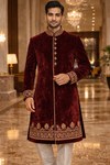 Sherwani de boda real burdeos