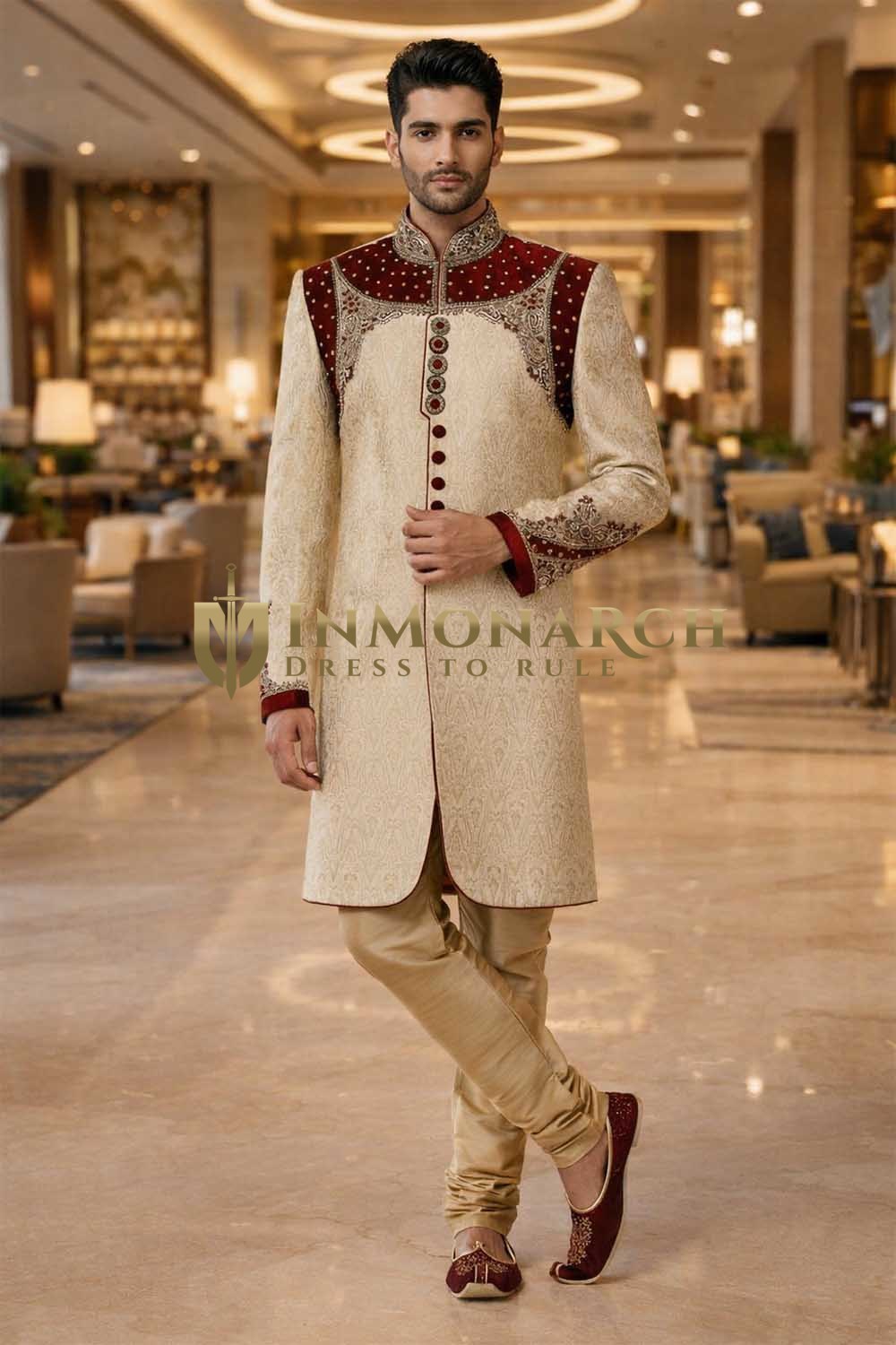 Sherwani indo occidental dorado festivo