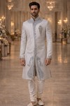 Sherwani indo-occidental blanc brodé mariage