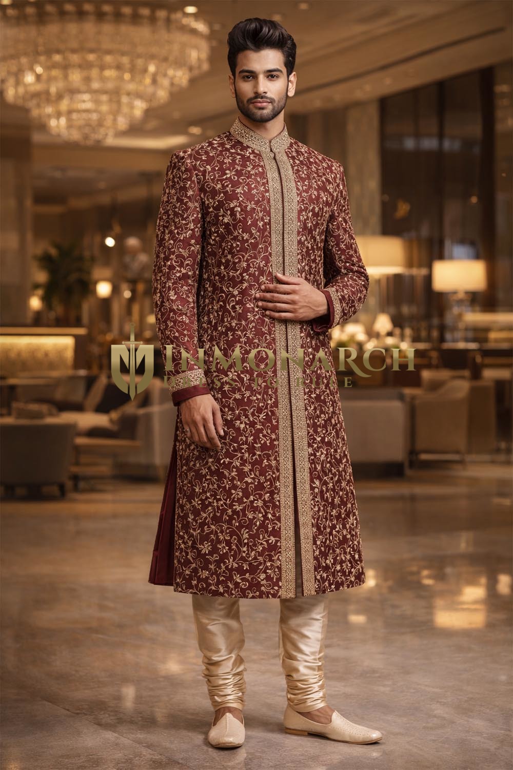 Bordeaux Hochzeits-Sherwani mit Goldstickerei