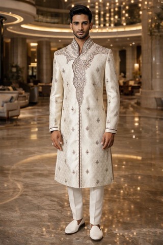 Luxuriöser cremefarbener Herren-Sherwani