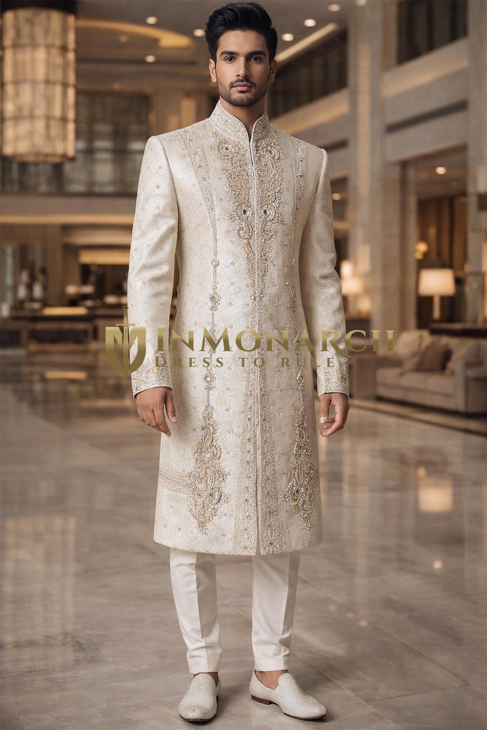 Sherwani majestuoso beige oscuro bordado