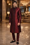 Sherwani de mariage bordeaux élégant