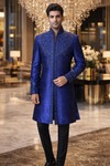 王色紺の光沢シルクシェルワーニー