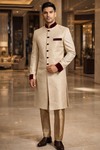 Sherwani beige mariage velours bordeaux