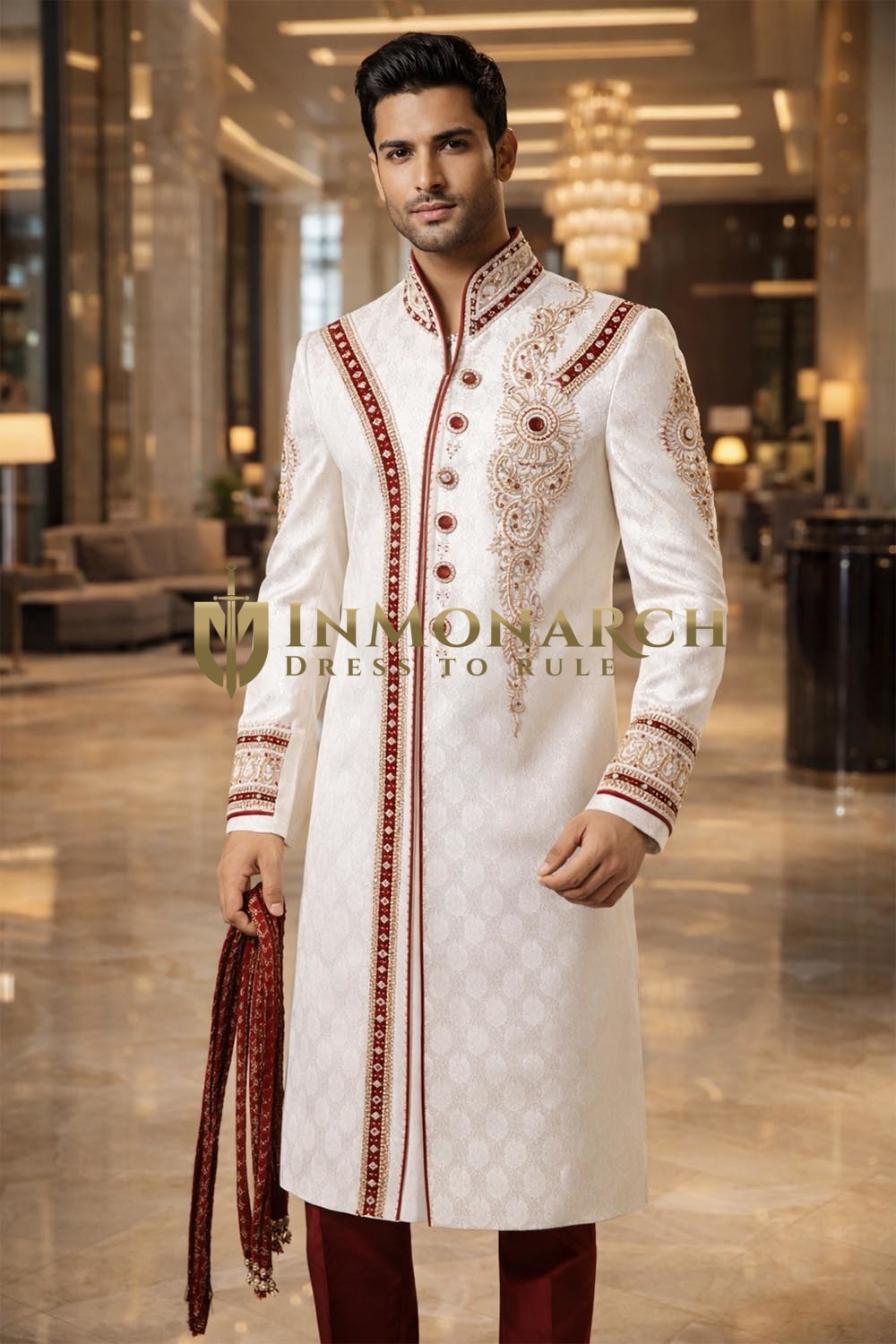 Goldener Hochzeits-Sherwani mit Cutwork