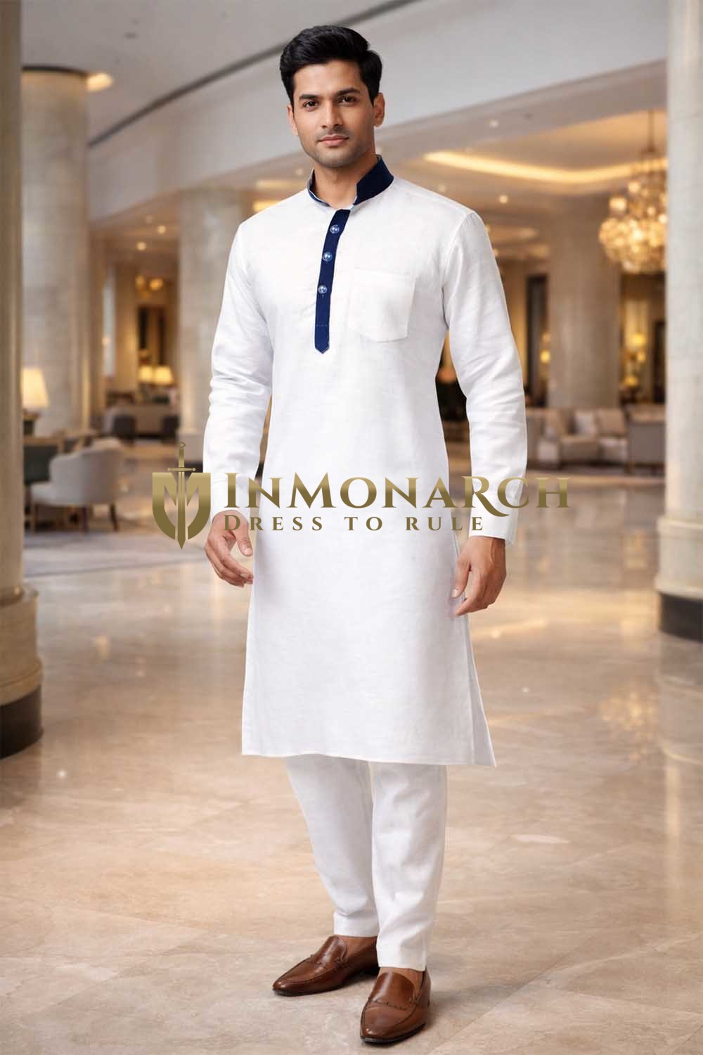 Kurta pyjama blanco con cuello mao azul