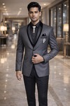 Esmoquin gris solapa terciopelo negro hombre