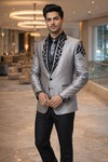 Traje boda cuello alto patchwork