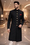 Traje indo occidental negro elegante