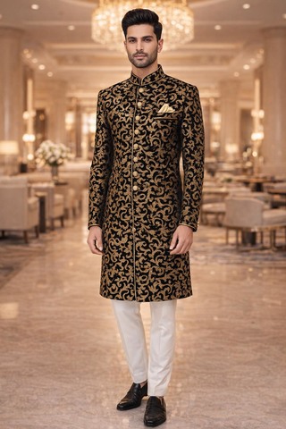 Novio traje indo occidental dorado