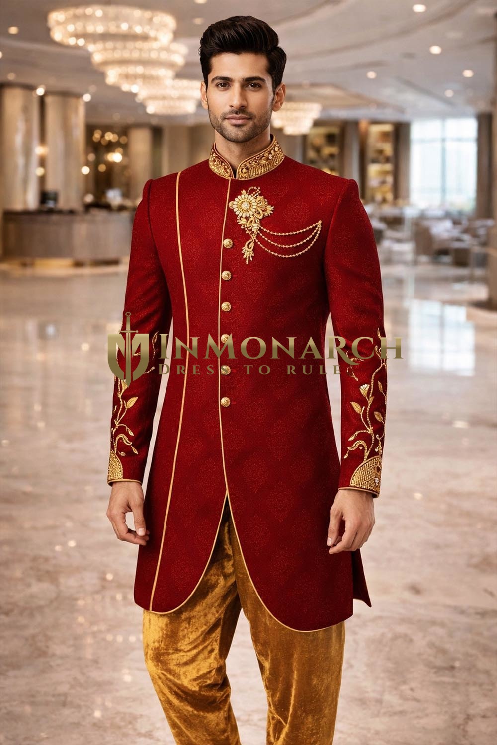 Traje indo occidental carmesí bordado dorado