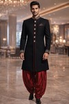 Traje indo occidental negro burdeos