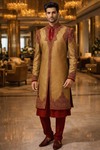 Traje indowestern beige con bordado
