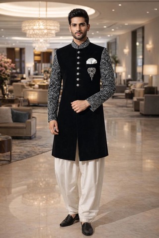 Indowestern negro con siete botones