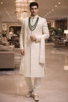 Sherwani crema de seda bordado elegante