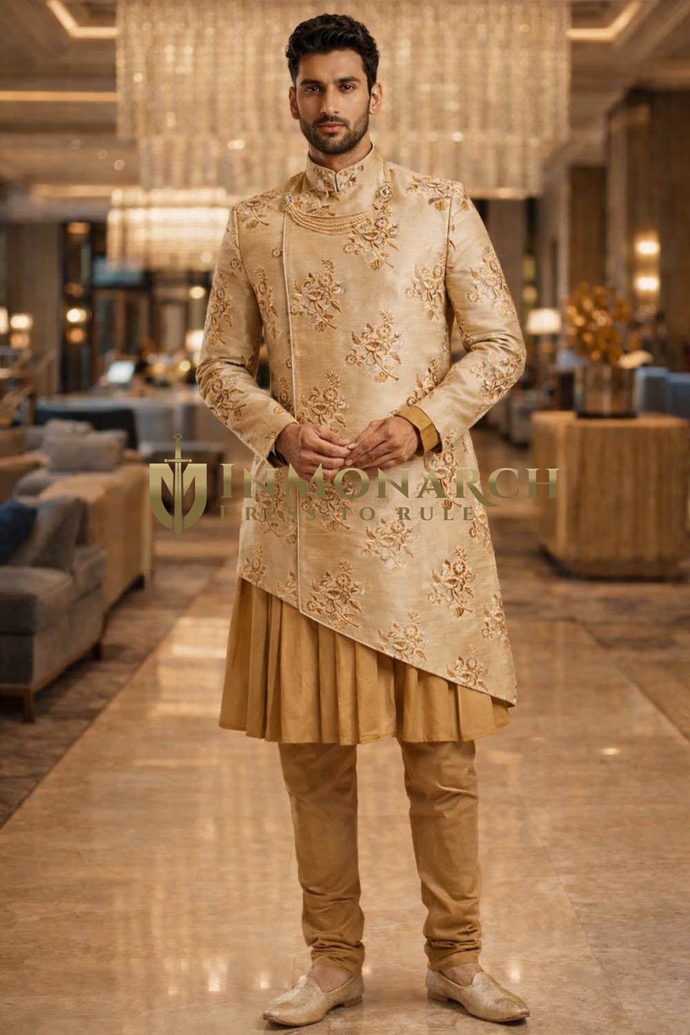 Bestickter Sherwani in Burlywood mit Cowl-Kurta